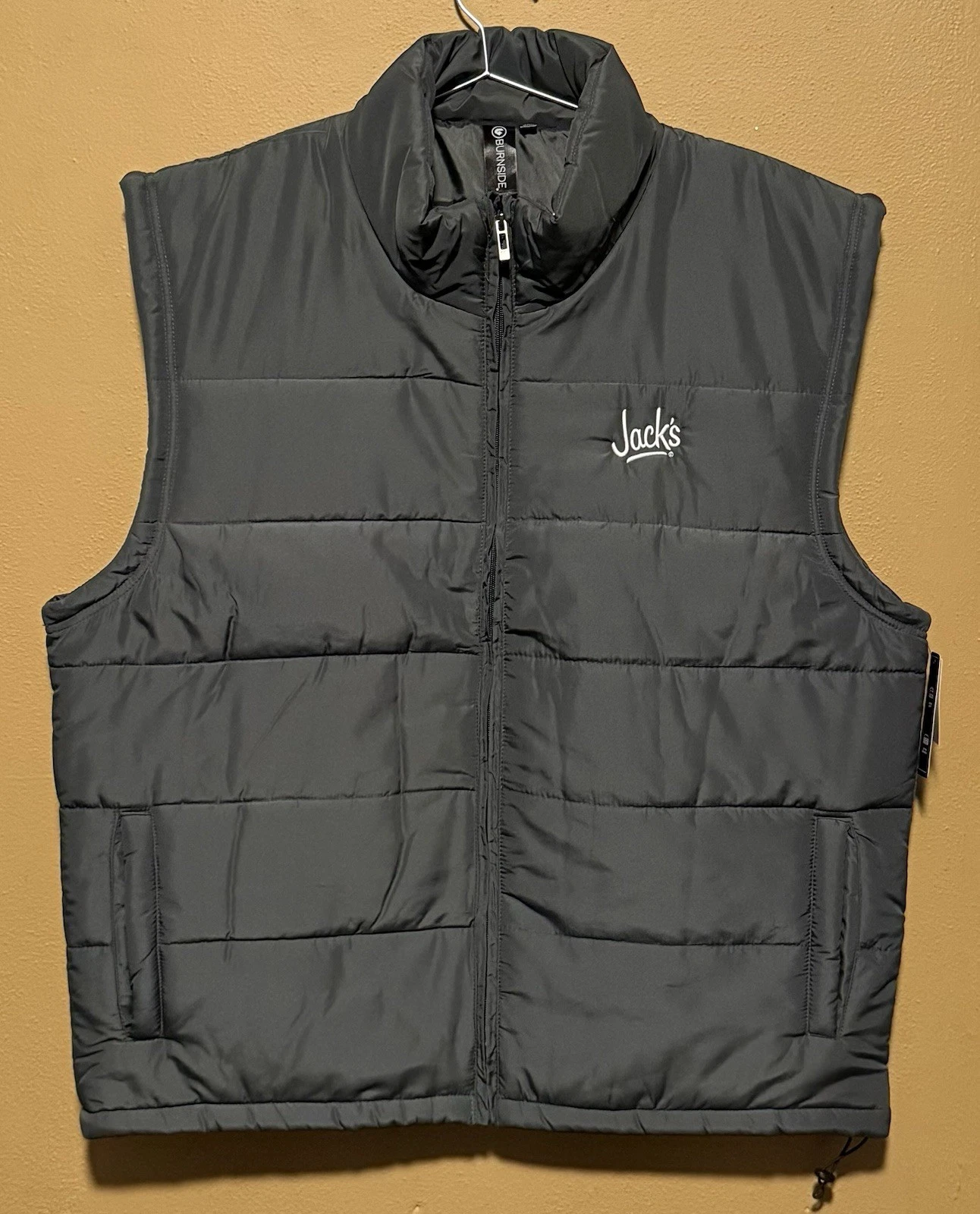 NWT Burnside Embroidered Jack’s Family Restaurant Puffer Vest Employee Gray 3XL
Opens in a new windo