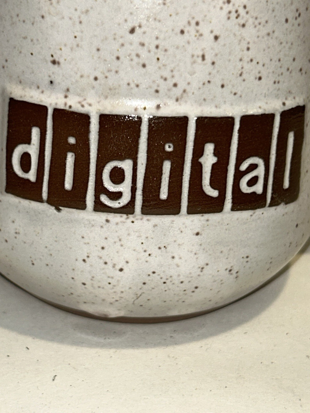 VINTAGE DIGITAL EQUIPMENT CORPORATION DEC LOGO COFFEE MUG BROWN SPECKLE