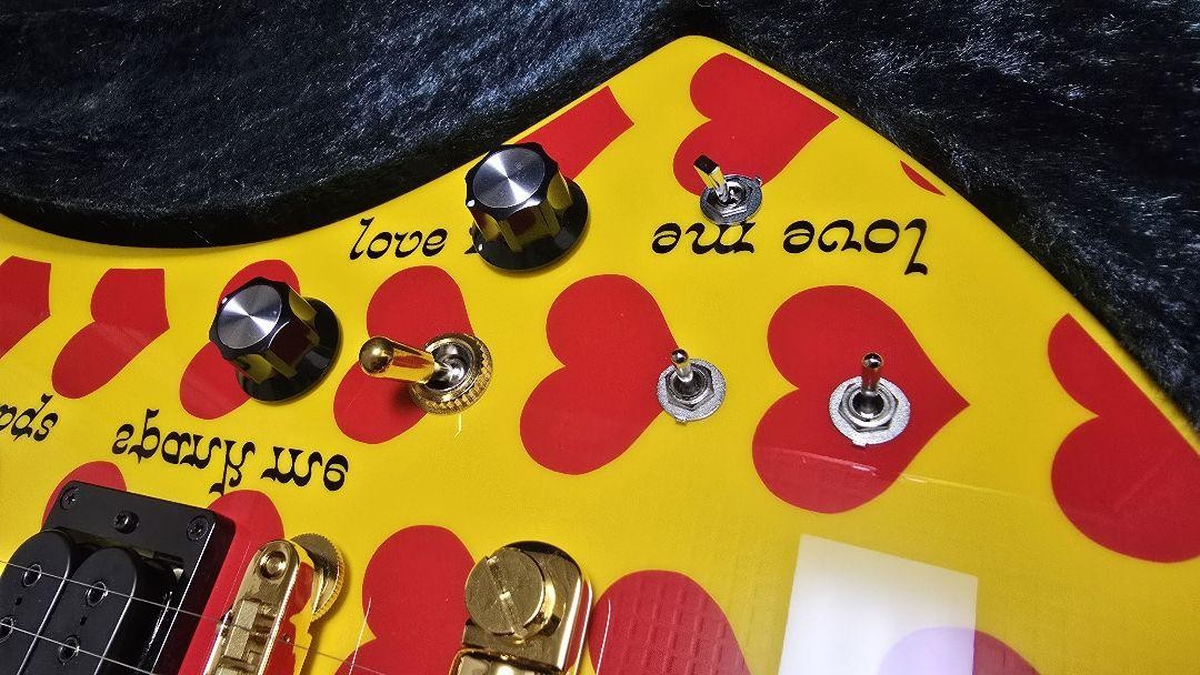 Hide Guitar Yellow Heart Mg165S Collector Producthy Safe