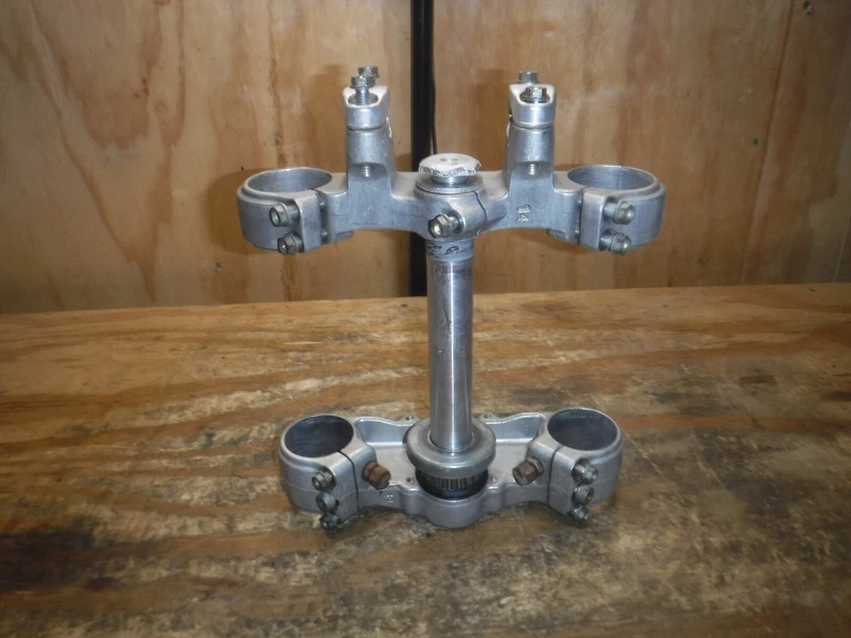 KTM250sx 1999 abrazaderas triples árboles yugos vástago de dirección horquillas delanteras Foto 2 de 4