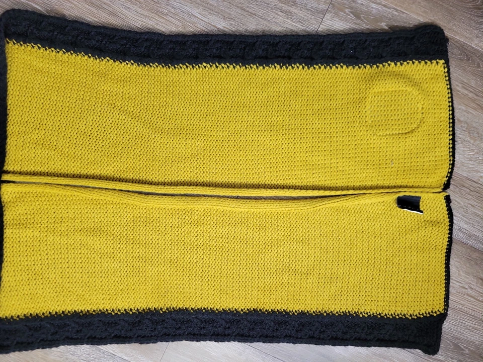 Bufanda con capucha unisex Harry Potter Hufflepuff parche tejido dorado negro para mujer Foto 3 de 4