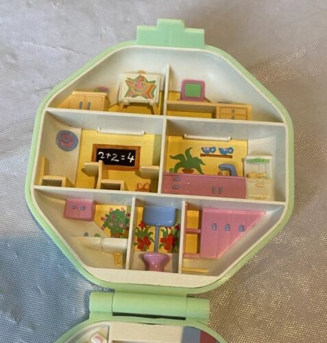 Polly Pocket Vintage 1990 POLLY'S SCHOOL COMPLETE SET Bluebird Green Case - Picture 5 of 9
