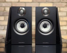 B&W 607 S2 Anniversary Ed. - Affordable Performance in a Compact Bookshelf