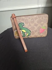 NWT Signature Coach Corner Zip Wristlet Wallet With Sticker Print