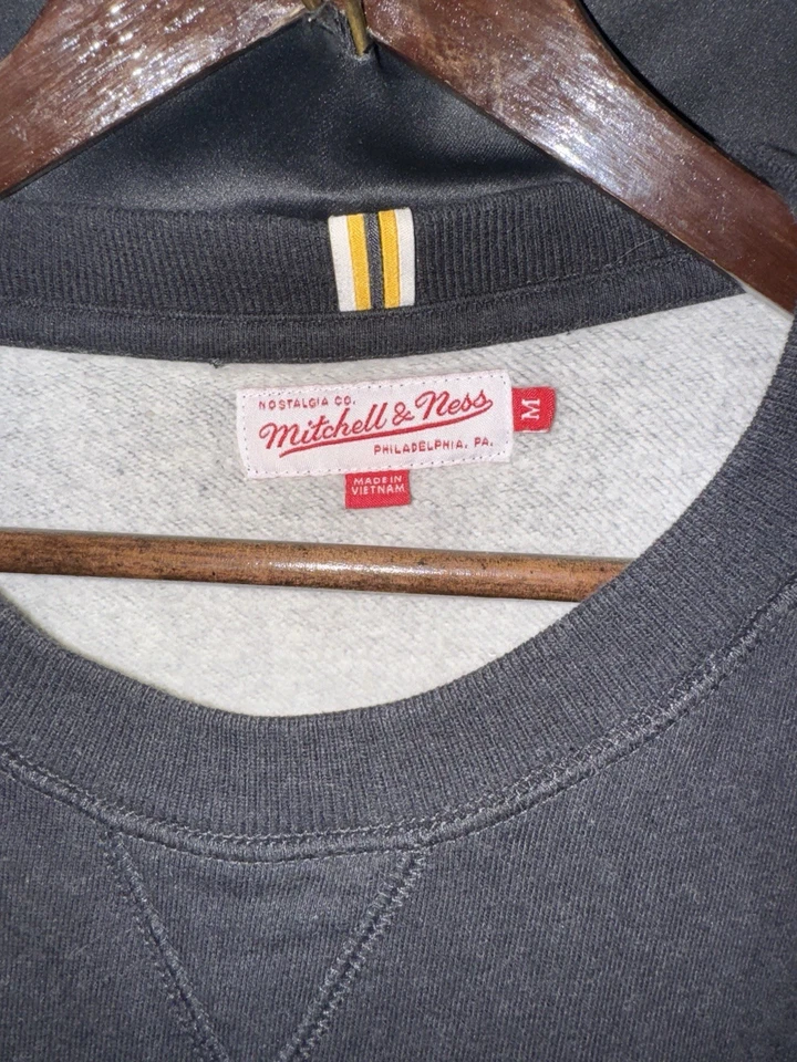 Men’s Mitchell & Ness Mens Boston Bruins Crewneck Sweatshirt Pullover  Size M - Image 3 of 3