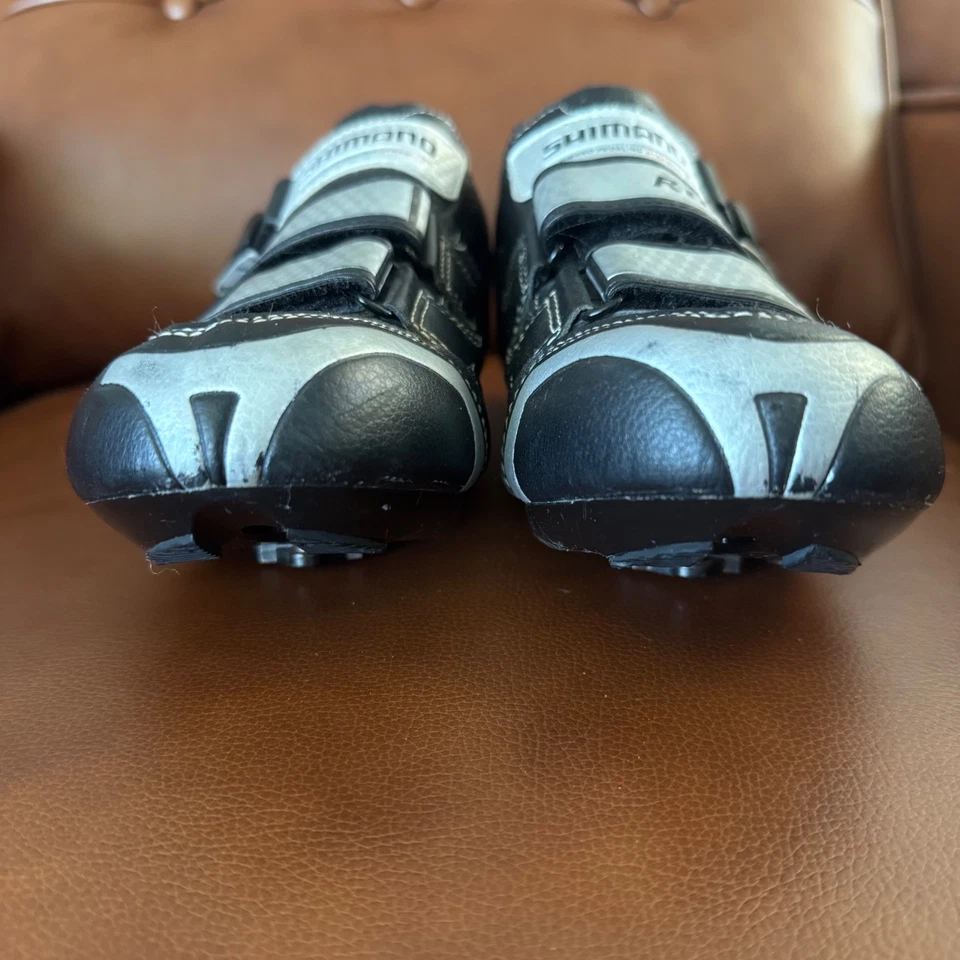 Zapatos de ciclismo Shimano para hombre talla 7,5/41 negros y plateados Foto 4 de 4