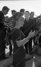 8b03-089 Debbie Reynolds puts hands feet in cement Chinese Theatre 8b03-089 8b03