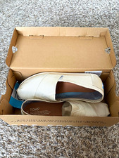 TOMS Women’s Size 8 Beige Canvas Slip-On Flats Casual Closed Toe NIB