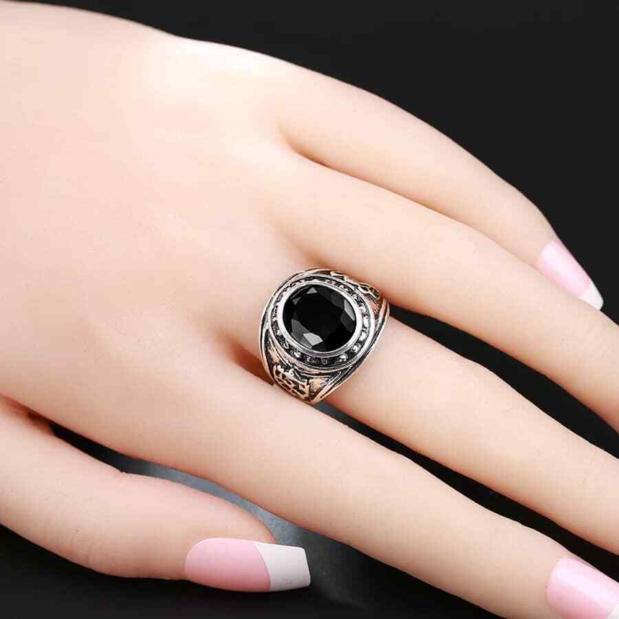 Bague en or jaune et oxydes de zirconium : Taille de doigt - 54 - 1.31