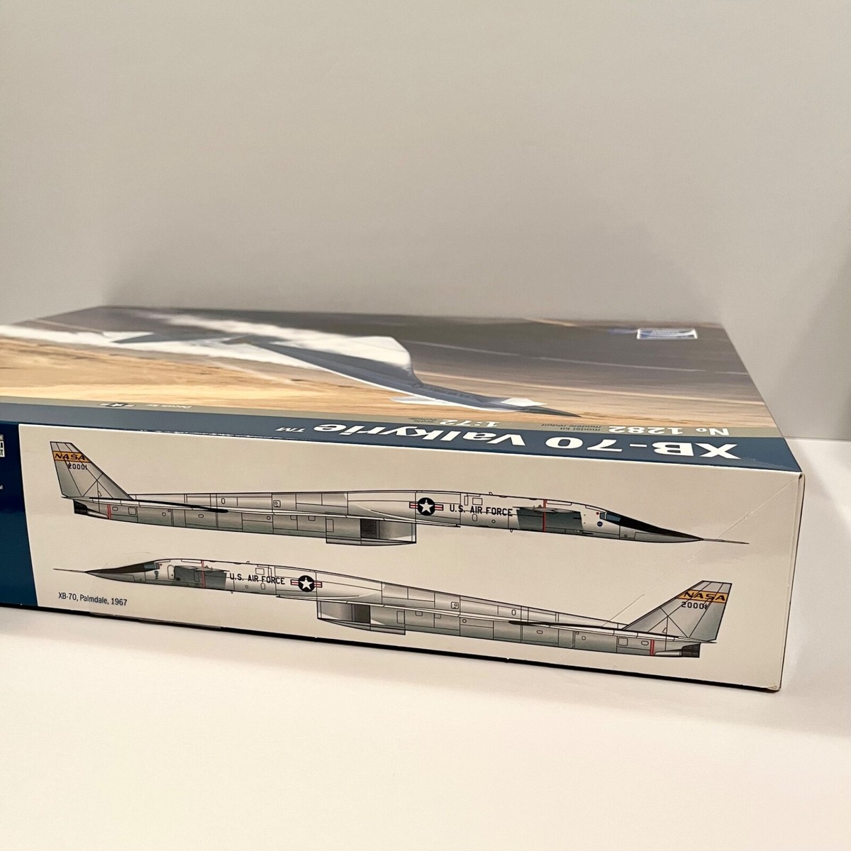 Italeri 1:72 North American XB-70A-1 Valkyrie Jet Bomber Model