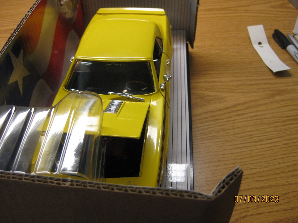 1/18 1969 CHEVY CAMARO SS396 IN YELLOW BY ERTL/AMERICAN