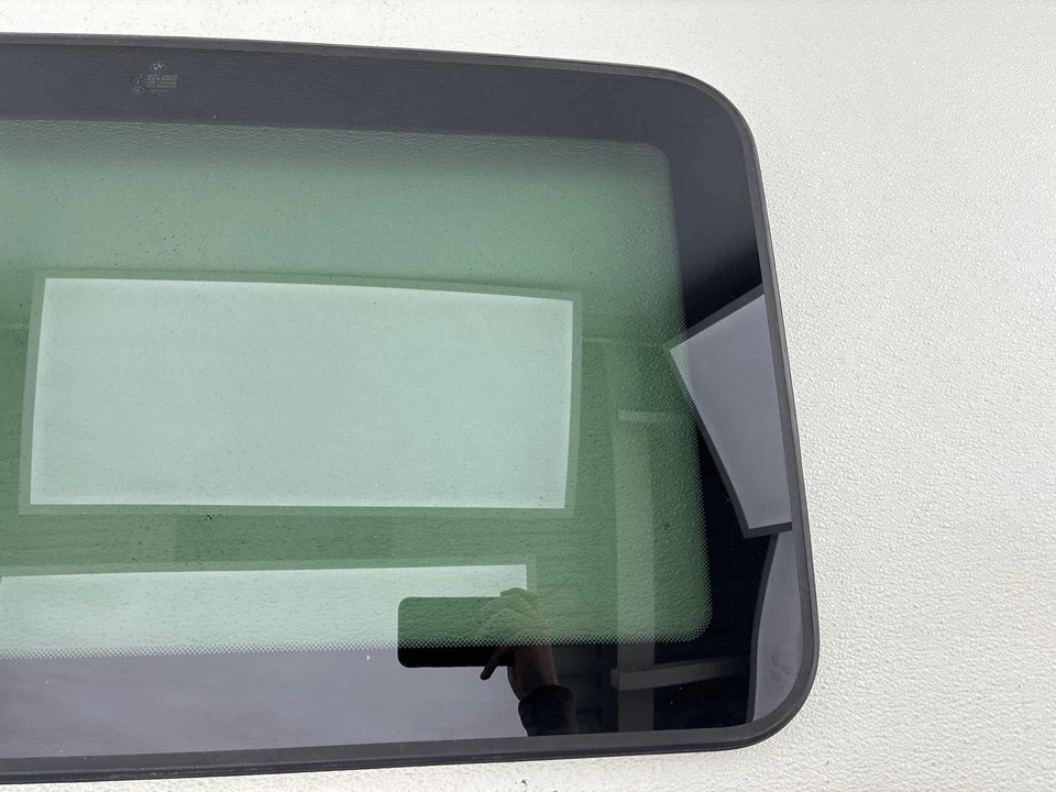 2007-2011 宝马 335I 天窗玻璃月顶太阳窗 54107157447 原始设备制造商 — 第 3/4 张图片