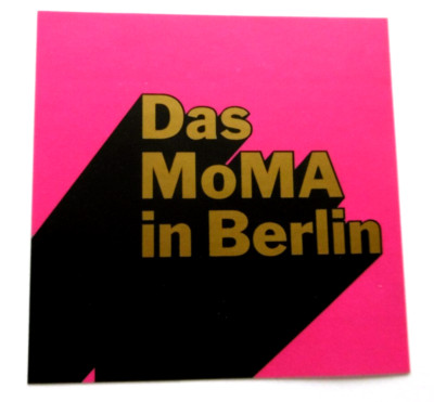 Souvenir-Aufkleber Das MoMA in Berlin Ausstellung Neue Nationalgalerie 2004 6x6