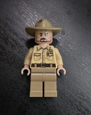 Lego Stranger Things Jim Hopper Minifigure Set 75810 100% Authentic Brand New