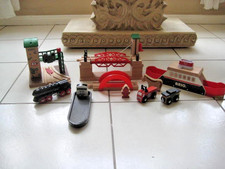LOT OF THOMAS BRIO WOODEN TRAIN PLAYSET PARTS TRANS ACCESSORIES