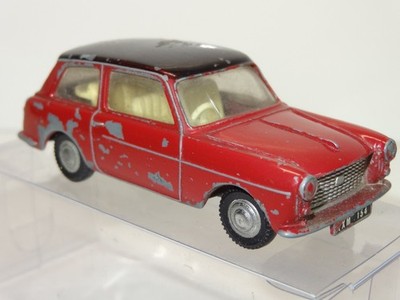 Triang Spot on 154 Austin A40 Farina ( 421 )