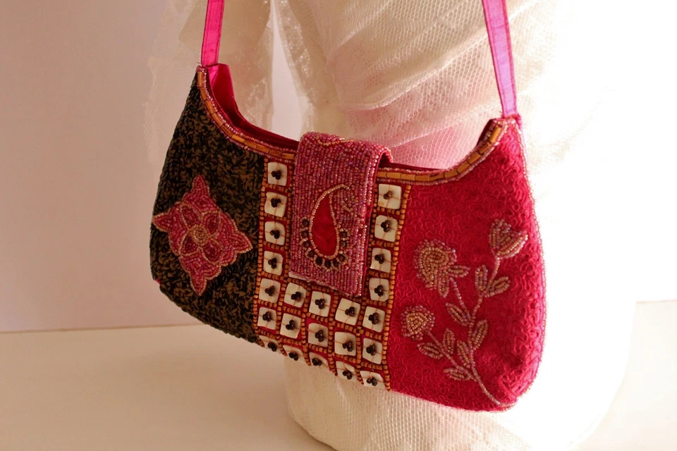 BOLSO MUJER HECHO A MANO ROSA SEDA CUENTAS Foto 3 de 4