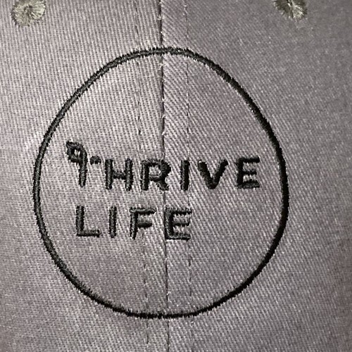 Sombrero Thrive Life Gris Negro Logo Nuevo Con Etiquetas OSFM - Imagen 5 de 7