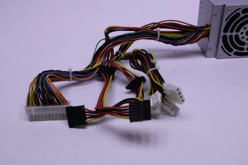 Seasonic SS-300TFX 300W Active PFC TFX12V v2.31 80 PLUS Bronze Power Supply - Image 3 of 4