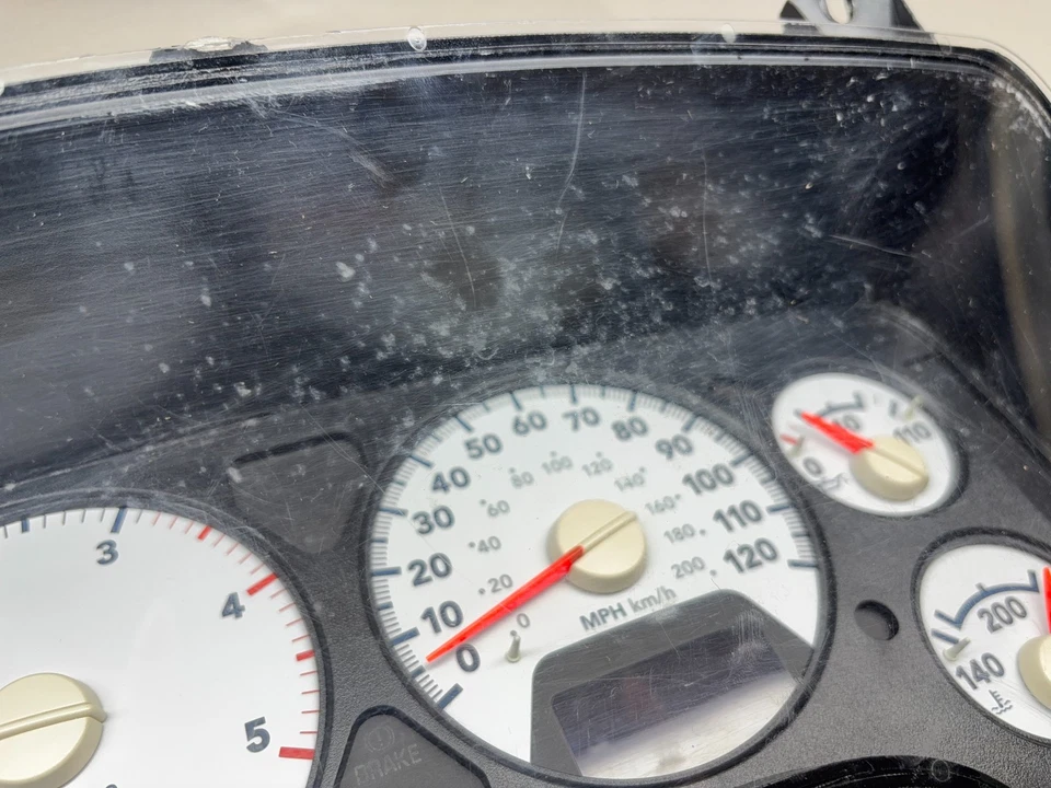 Velocímetro, cuadro de instrumentos, Ram 2500 3500 2006 5,9 L diésel con cerraduras eléctricas Foto 2 de 4