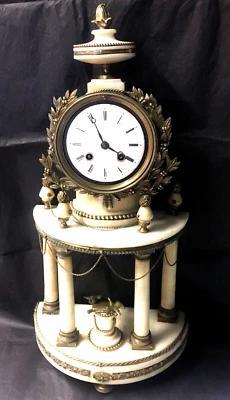 Pendule Louis XVI fonctionnelle, décor de colombes mouvement Arera à fil - Photo 1/4