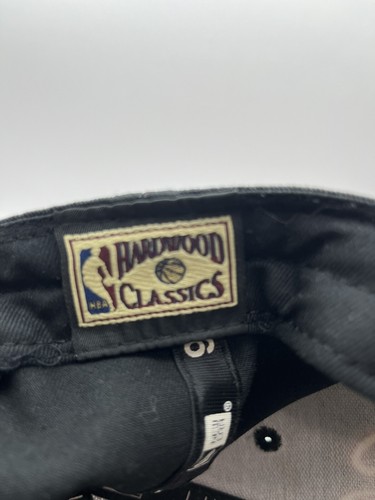 Chicago Bulls Hat ,Black, Red And White Hardwood Classics - Picture 5 of 7