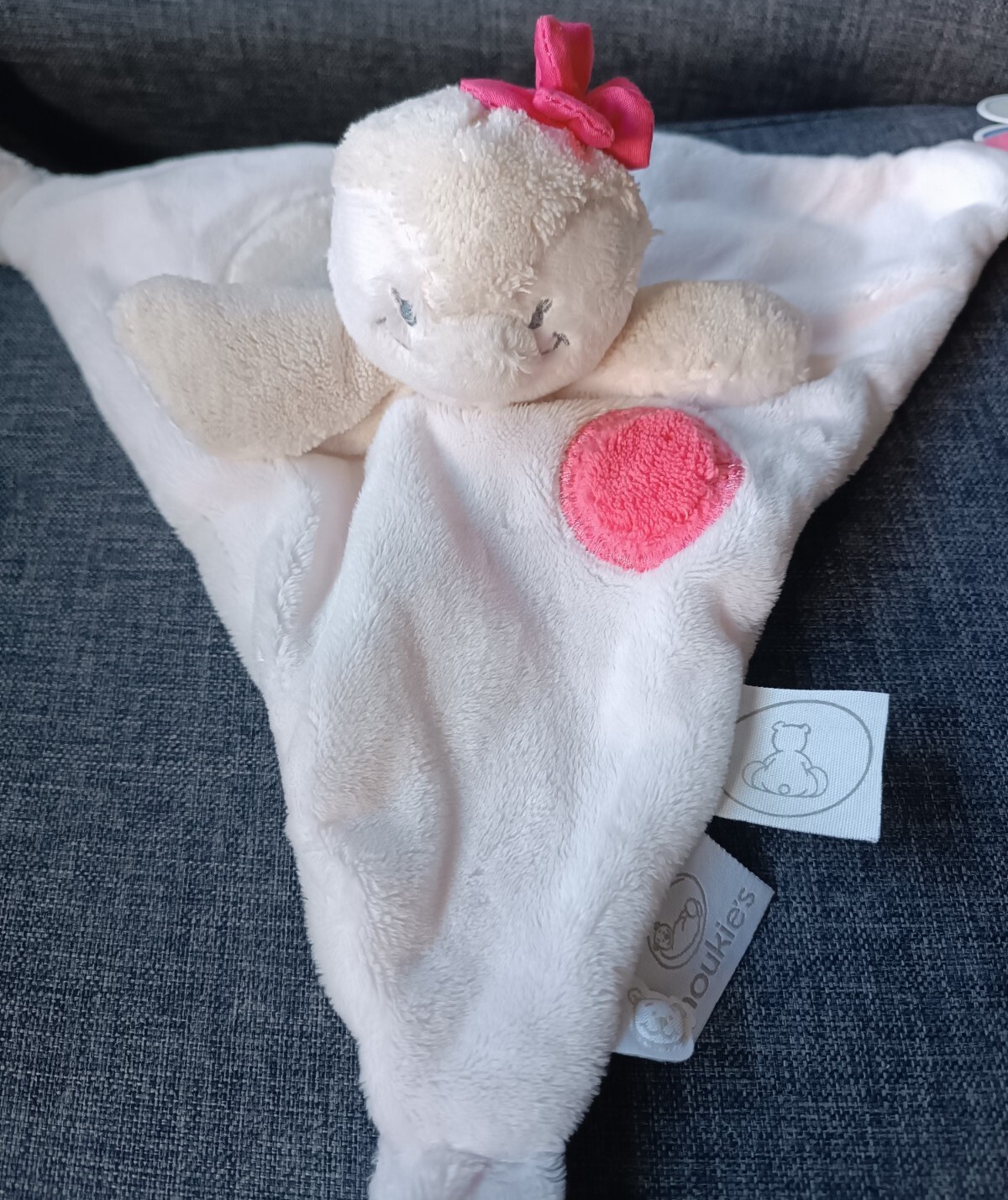 Doudou triangle Noukie's Pingouin Daisy Coco, le cadeau de naissance idéal