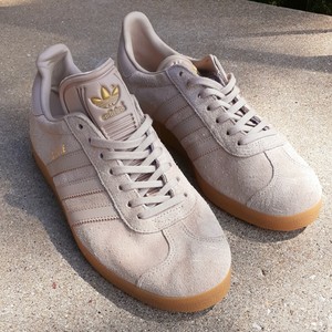 adidas originals gazelle beige