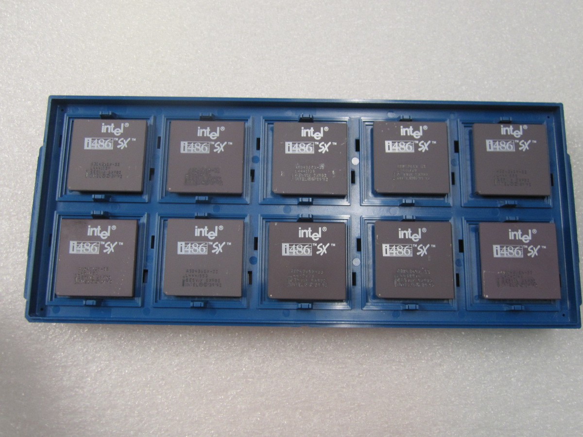 Vintage Intel i486 SX A80486SX-33 &E5V1X SX902 Ceramic Gold CPU