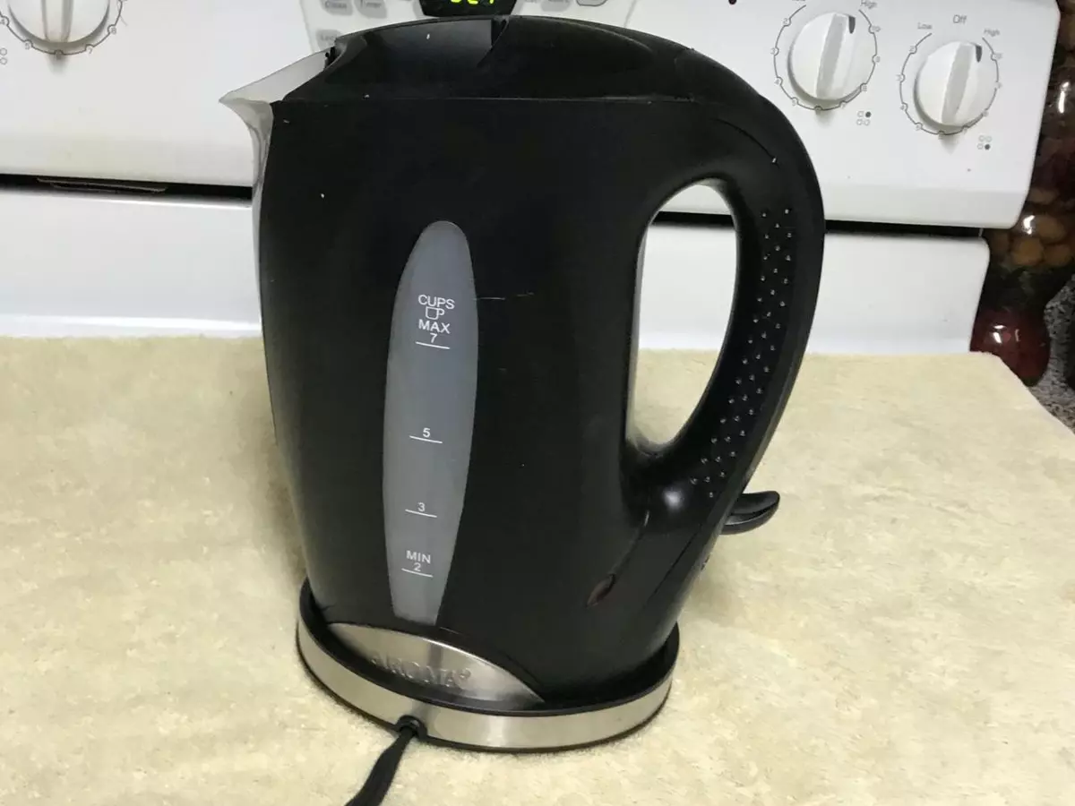 AROMA WATER KETTLE MODEL AWK-108 7 Cup, Black & Silver, Excellent Used  Condition