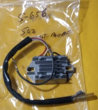 Suzuki Used Regulator Rectifier 82-83 GS750T 82 GS850L More 32800-47121 (S-656)