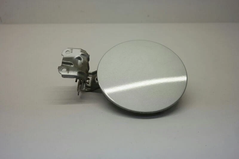 Toyota Prius 2010-2015 puerta de llenado de combustible plateada Foto 4 de 4