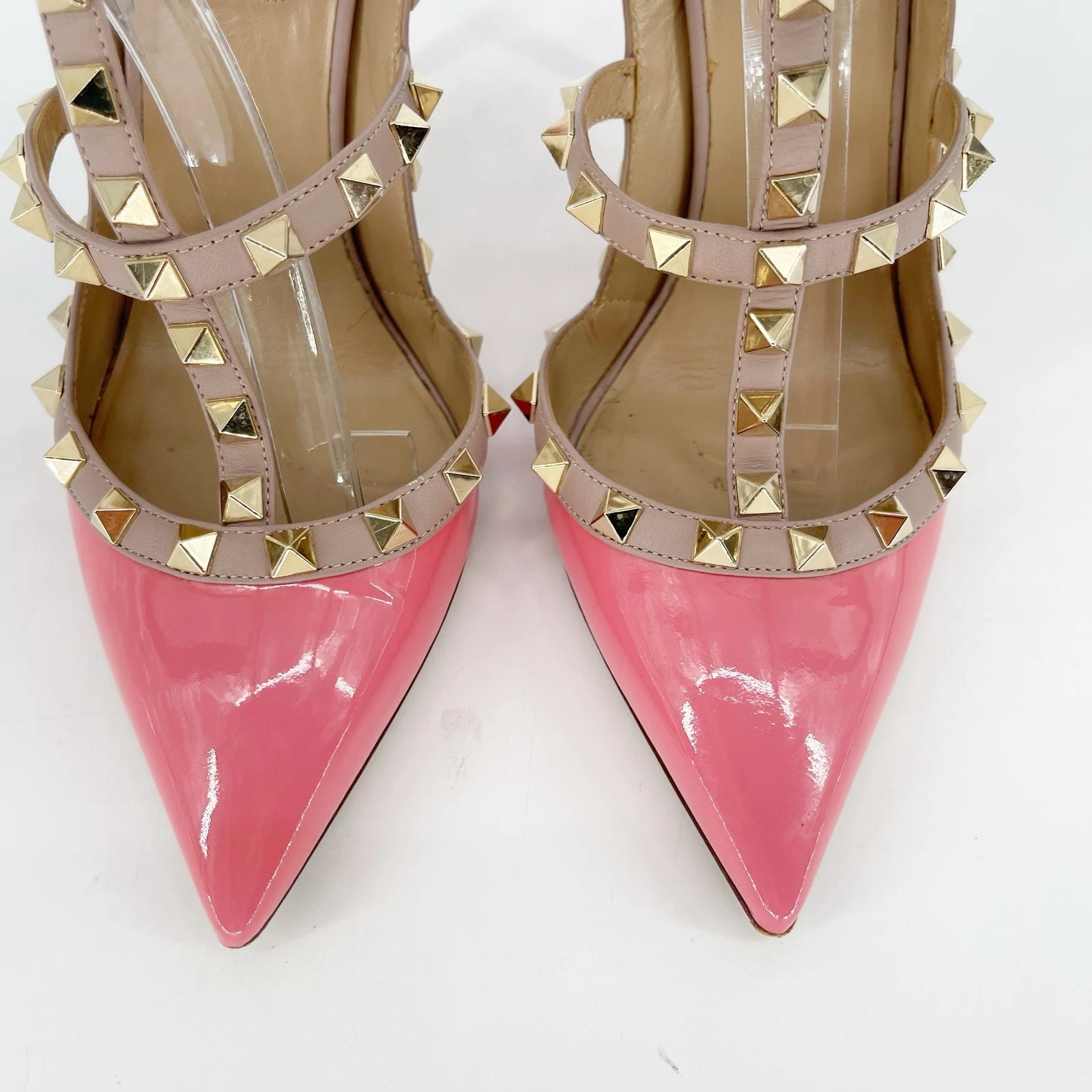 Décolleté Valentino Garavani rosa patentato Rockstud cinturino alla caviglia gabbia EU 38 5