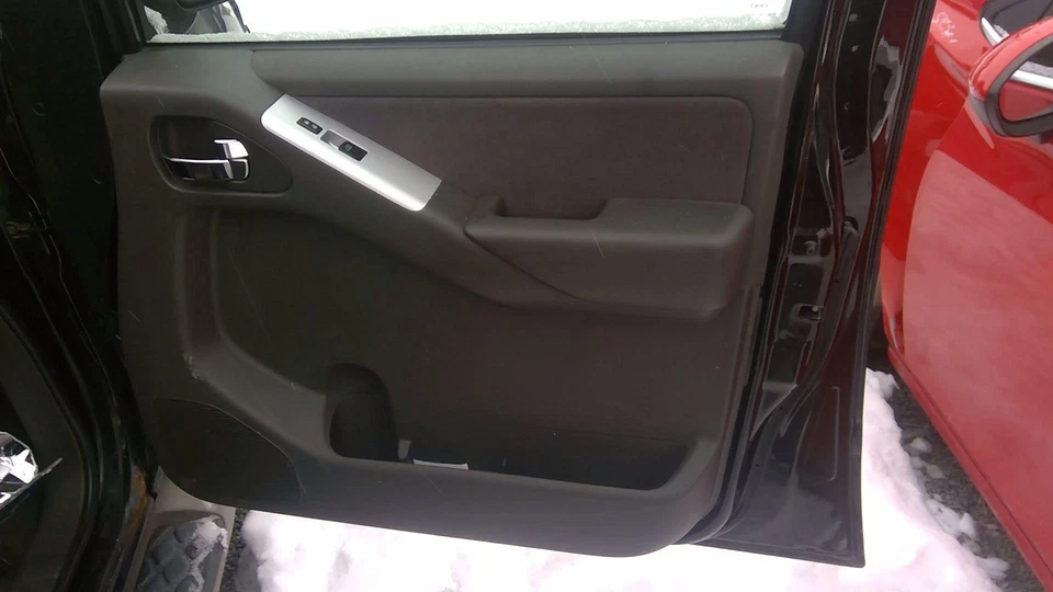 10 NISSAN PATHFINDER Front Door Trim Panel - Image 2 of 3
