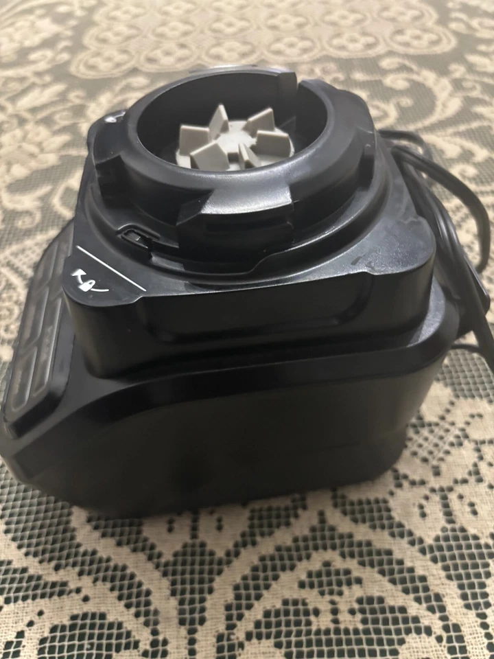 Ninja BL710 Professional 1000-Watt Blender - Black/Grey - Base Motor Only - Image 3 of 3