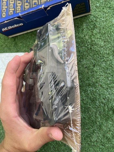 Front And Rear Brake Pad for 96-00 Dodge Caravan (4 Pcs) - Picture 5 of 10