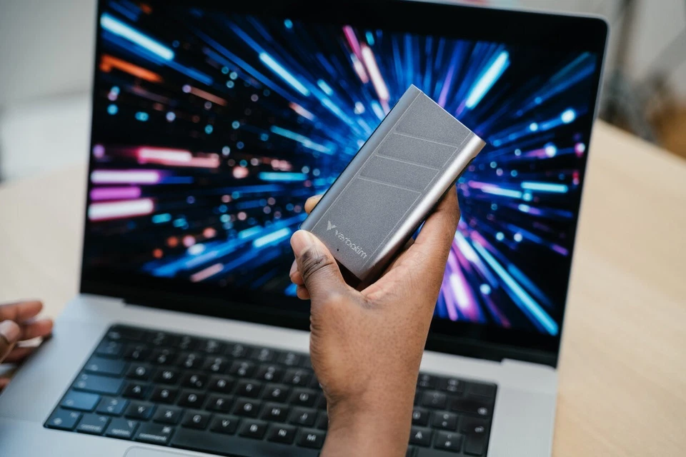 Verbatim TurboMetal SSD USB 4.0 - 2TB Ultra Fast - Read 3700MB/s Write 3600MB/s - Image 3 of 4