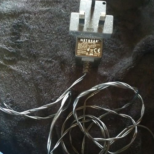NETGEAR UK 3pin Plug AC-DC ADAPTER 12V 332-10258-01 - Zdjęcie 2 z 2