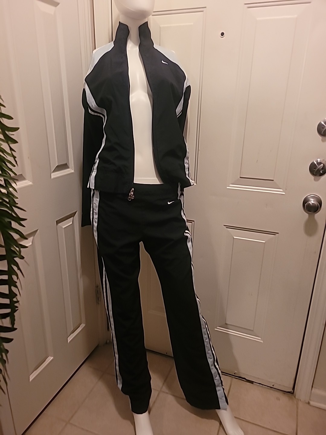 Picture 1 of 4