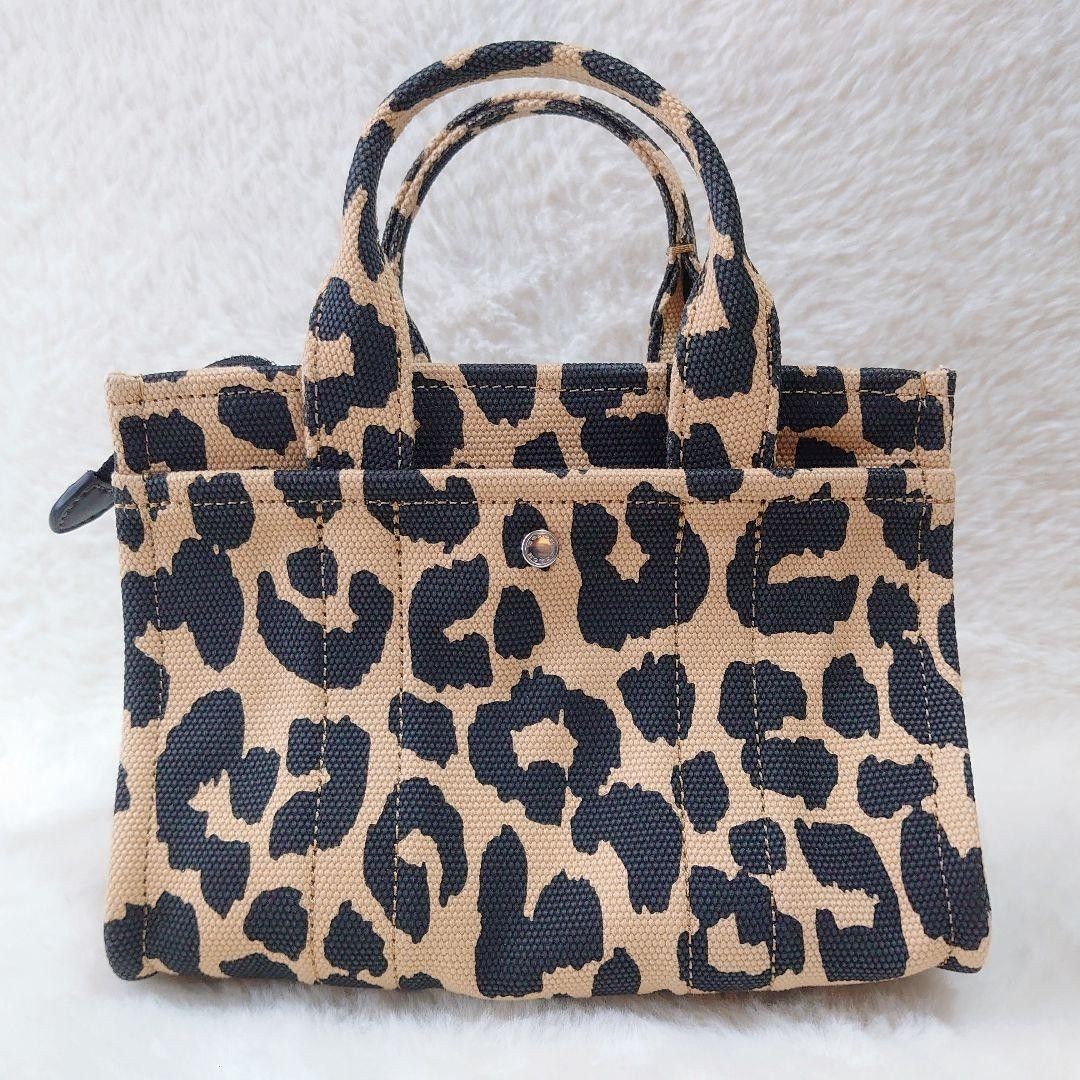 COACH    beautiful  coach cargo tote 20 leopard 2way canvas current model hand s image 3