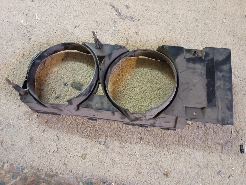 Rejilla radiador izquierdo original Opel Manta A GTE 3459528 Foto 2 de 3