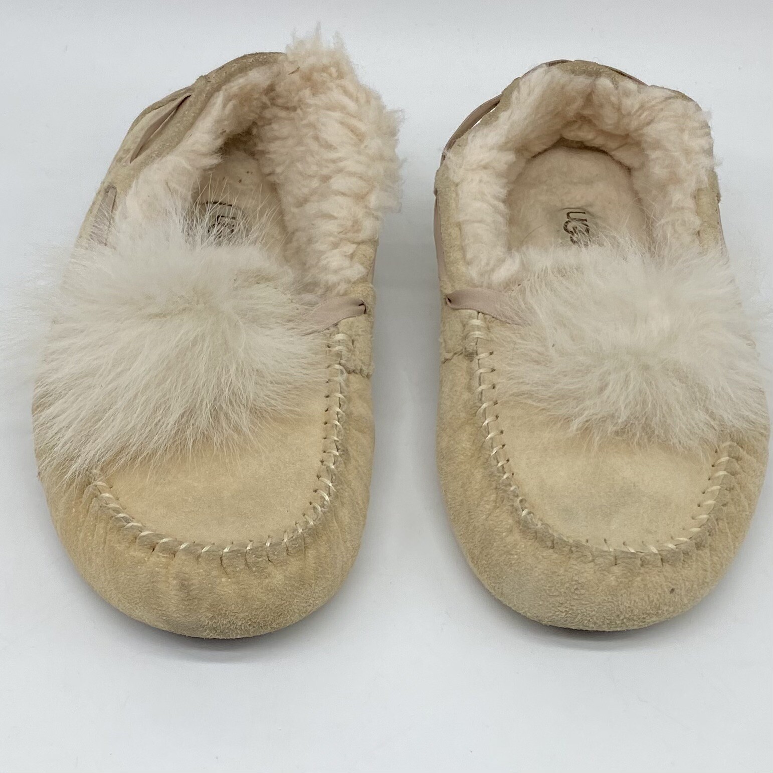 Ugg women's dakota 2024 pom pom moccasin Ugg women's dakota 2024 pom pom moccasin