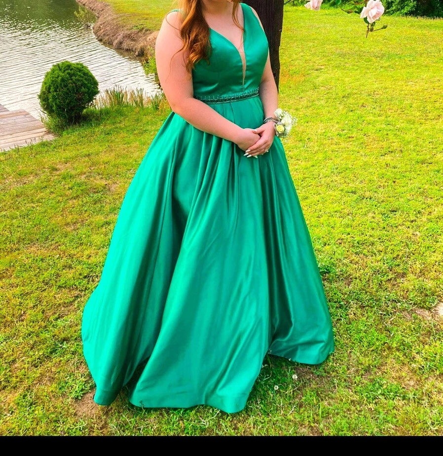 emarald green prom dress