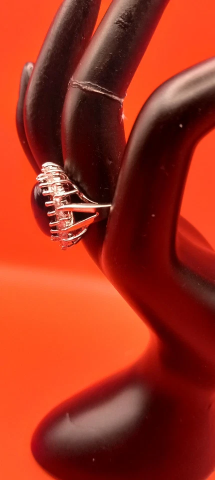 Anillo de circonitas cúbicas tono rodio con ónix sintético grande talla media 8 Foto 3 de 4