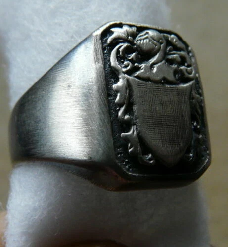 Anelli di metalli preziosi senza pietre in argento anniversario