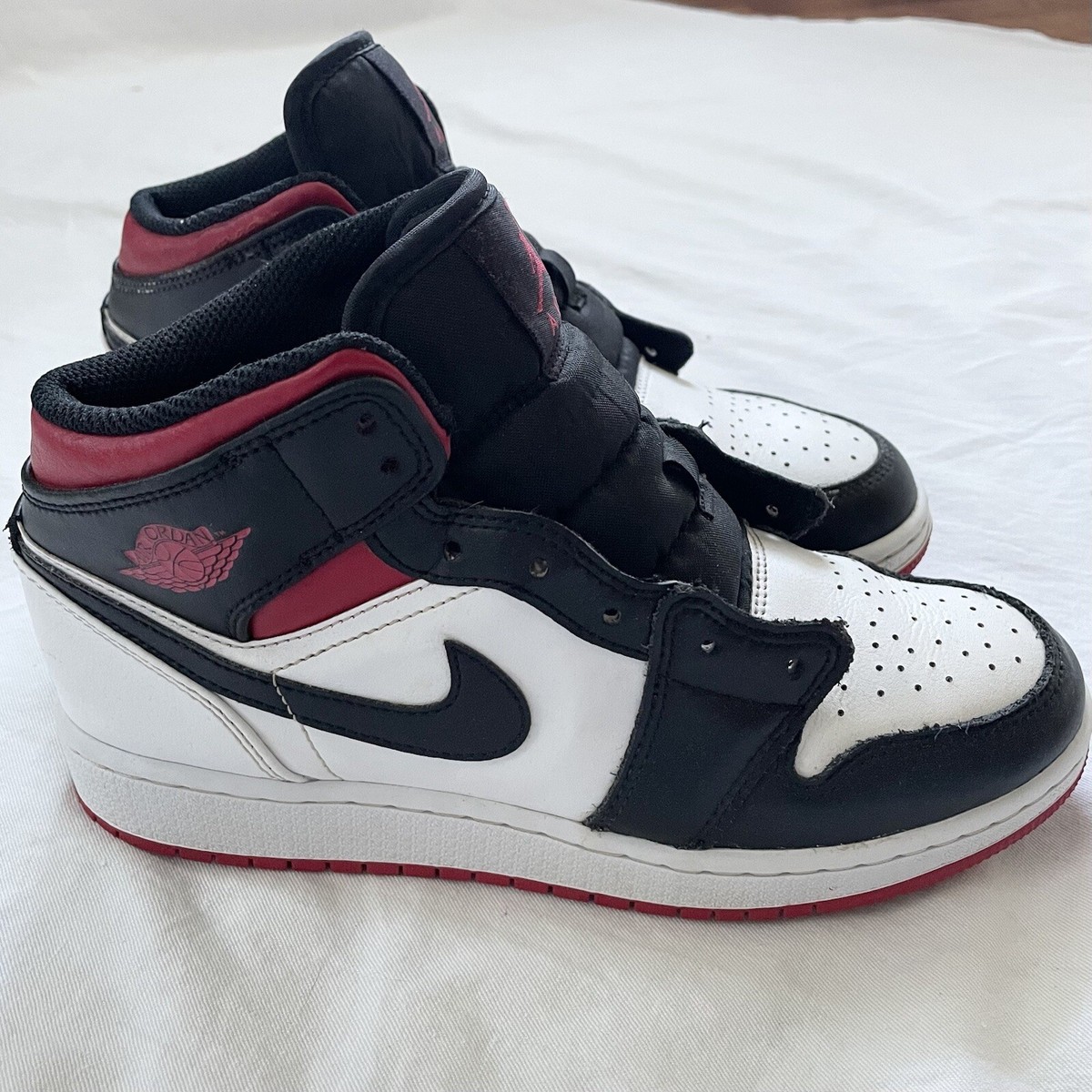 Air Jordan 1 Mid Gym Red Black Toe Youth Size 5.5 Shoes Sneakers 