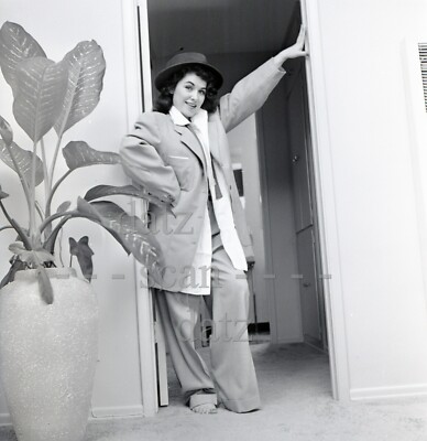 1950s Vogel Negative-sexy brunette pinup girl Margie Moran-cheesecake v302049