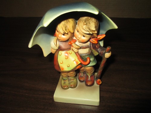 Stormy Weather Junge/Mädchen unter Regenschirm Vintage MI Hummel Figur #71 50er Jahre - Bild 2 von 8