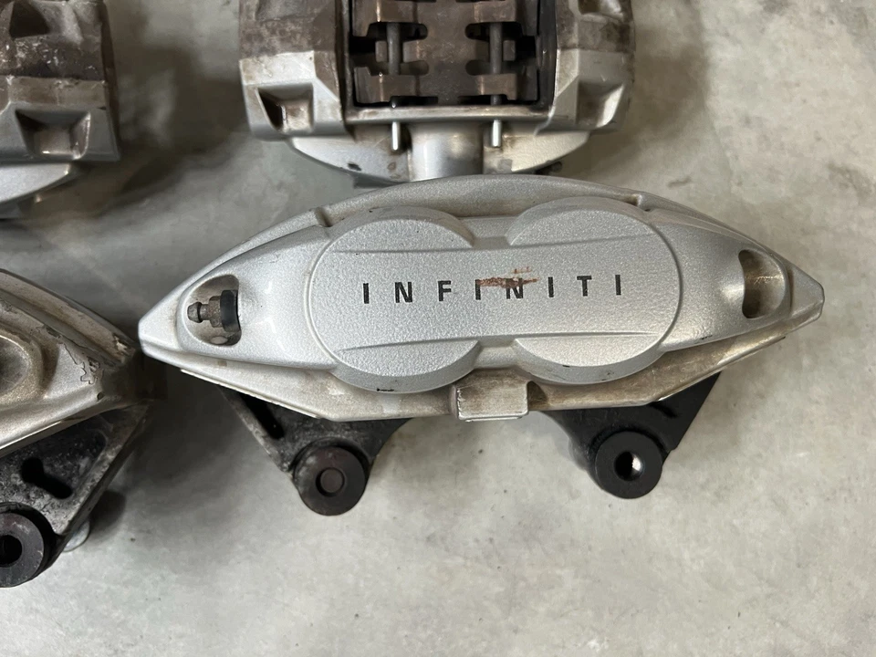 ✅ JUEGO PINZA FRENO DELANTERA Y TRASERA INFINITI M37 G37 Q50 Q60 Q70 AKEBONO OEM ✅ Foto 3 de 4