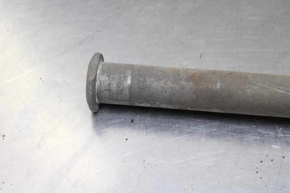 00-03 SUZUKI GSXR750 REAR AXLE BACK WHEEL RIM PIVOT BOLT AXEL 64711-33E10 Foto 2 de 4